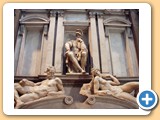 3.1-09 Decoracón con esculturas exentas-Sepulcro de los Medici